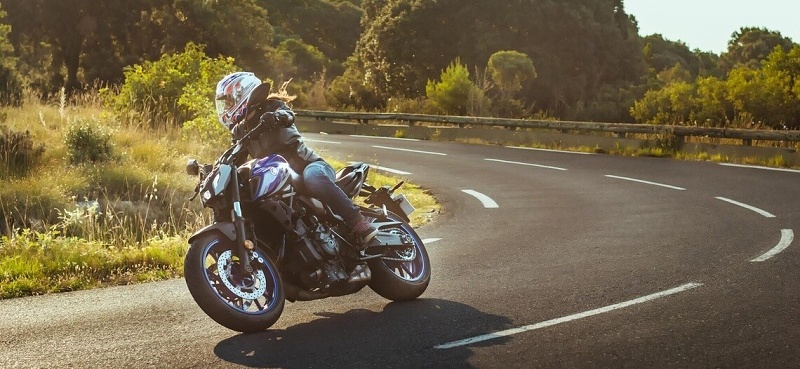 MICHELIN® 2 CT+ Technology™, ktorá bola štandardom pre zadnú pneumatiku, je teraz aplikovaná aj na prednú pneumatiku pre lepšiu tuhosť v zákrutách.