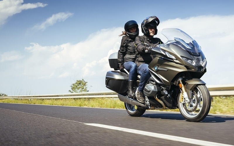 Pneumatika MICHELIN® Road 6 GT poskytuje o 10 % dlhšiu životnosť behúňa v porovnaní s predchádzajúcou generáciou.